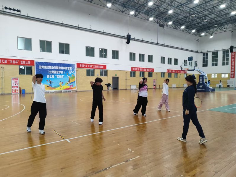 羽毛球社团训练